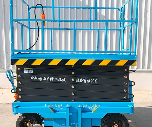 梅里斯自行走升降机